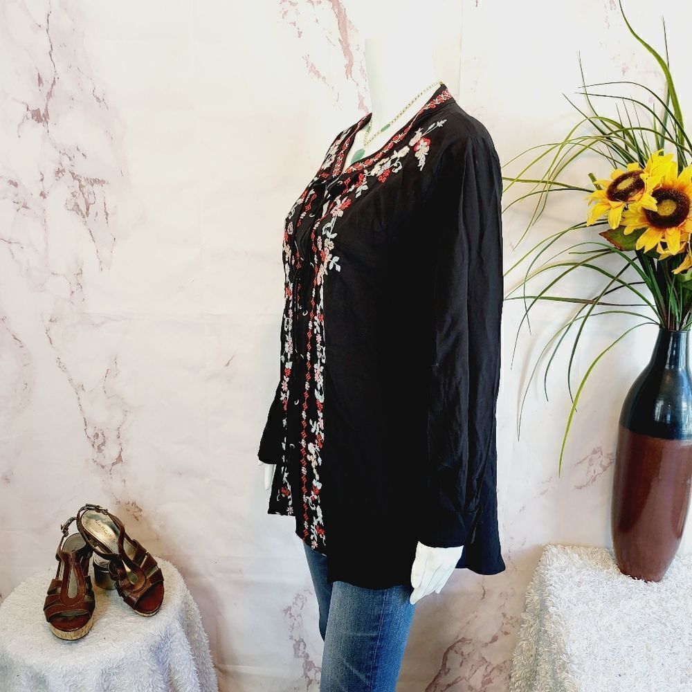 Andree by Unit embroidered floral lace up top - Picture 3 of 8